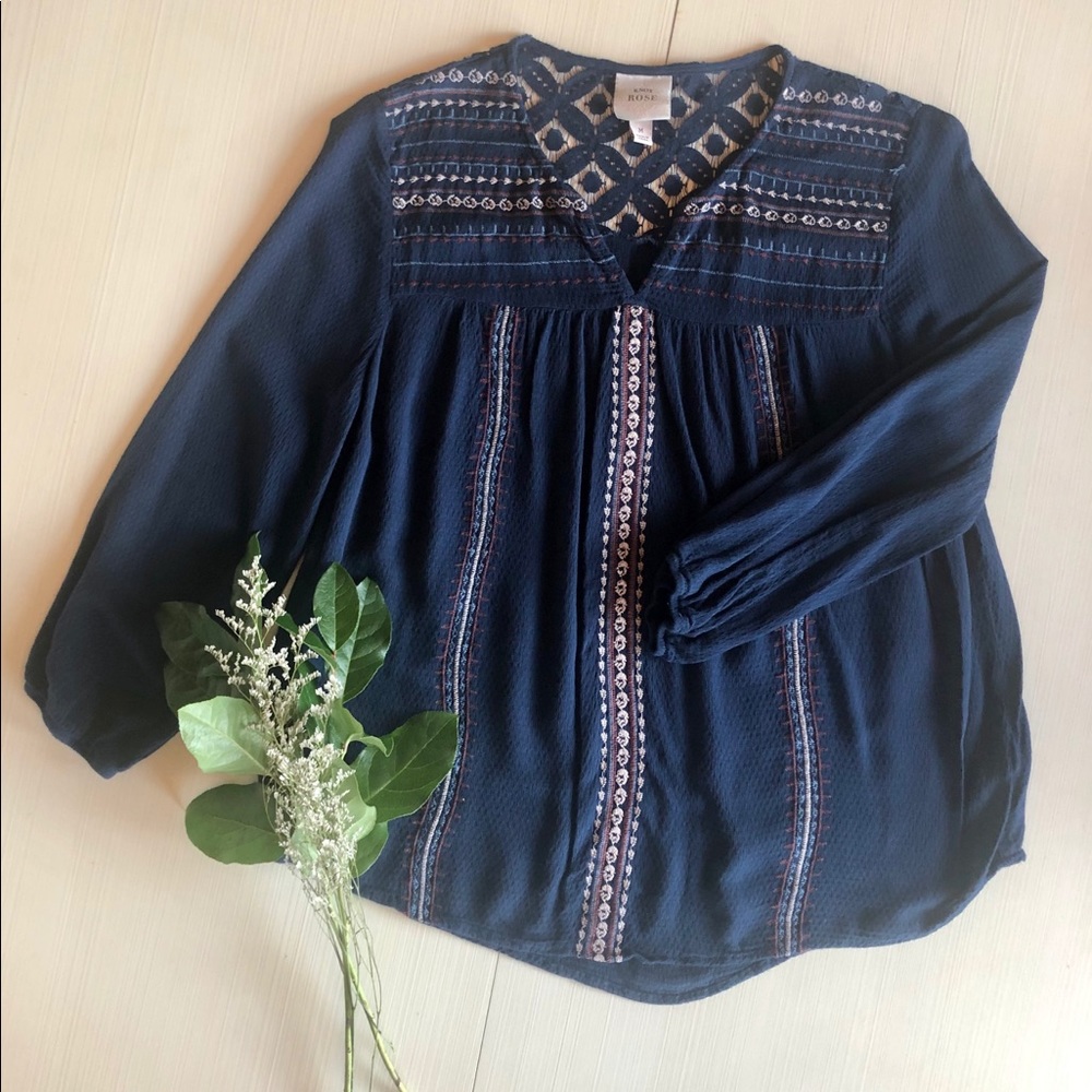 Boho Navy Top w/Top Back Lace Detail, Medium
